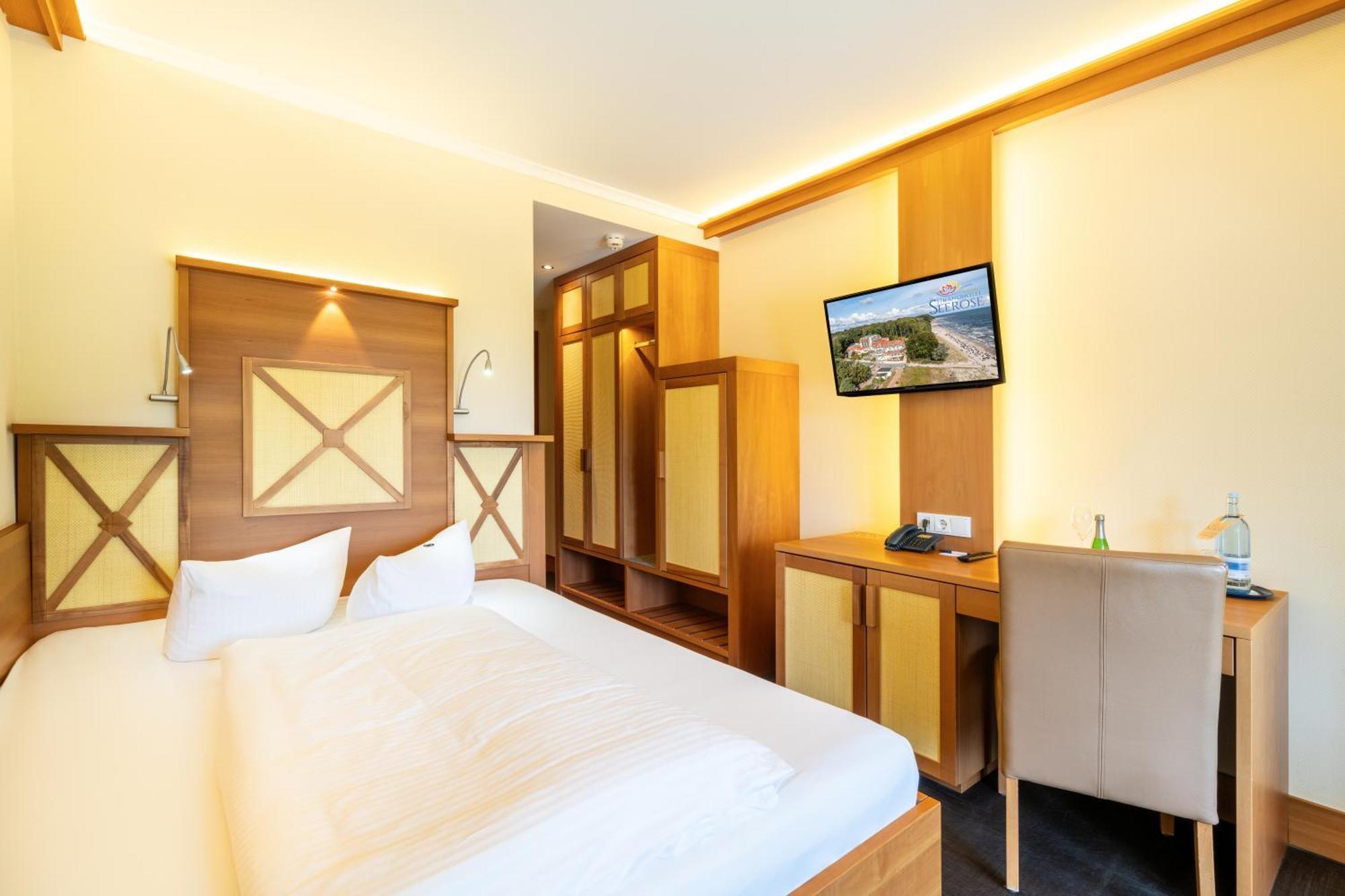 Strandhotel Seerose Kölpinsee Zewnętrze zdjęcie